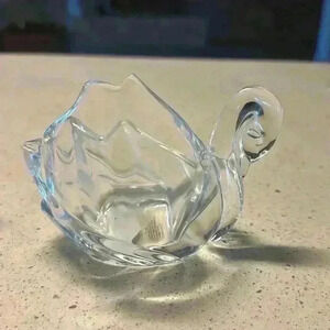 NWOT Shanghai crystal designs handcrafted swans mini vases set of 2